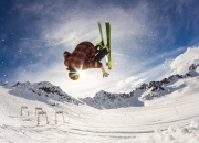 九游体育-当温网草地席卷伦敦O2，西西帕斯在想象中改写历史