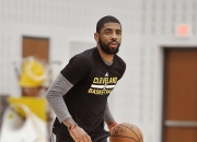 九游娱乐首页-包含梅斯球员组团参观博物馆，增进队内友情的词条