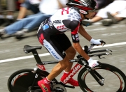 九游娱乐网站-蓝色火箭撕裂气流，当王者以七千转的意志踏平银色老鹰