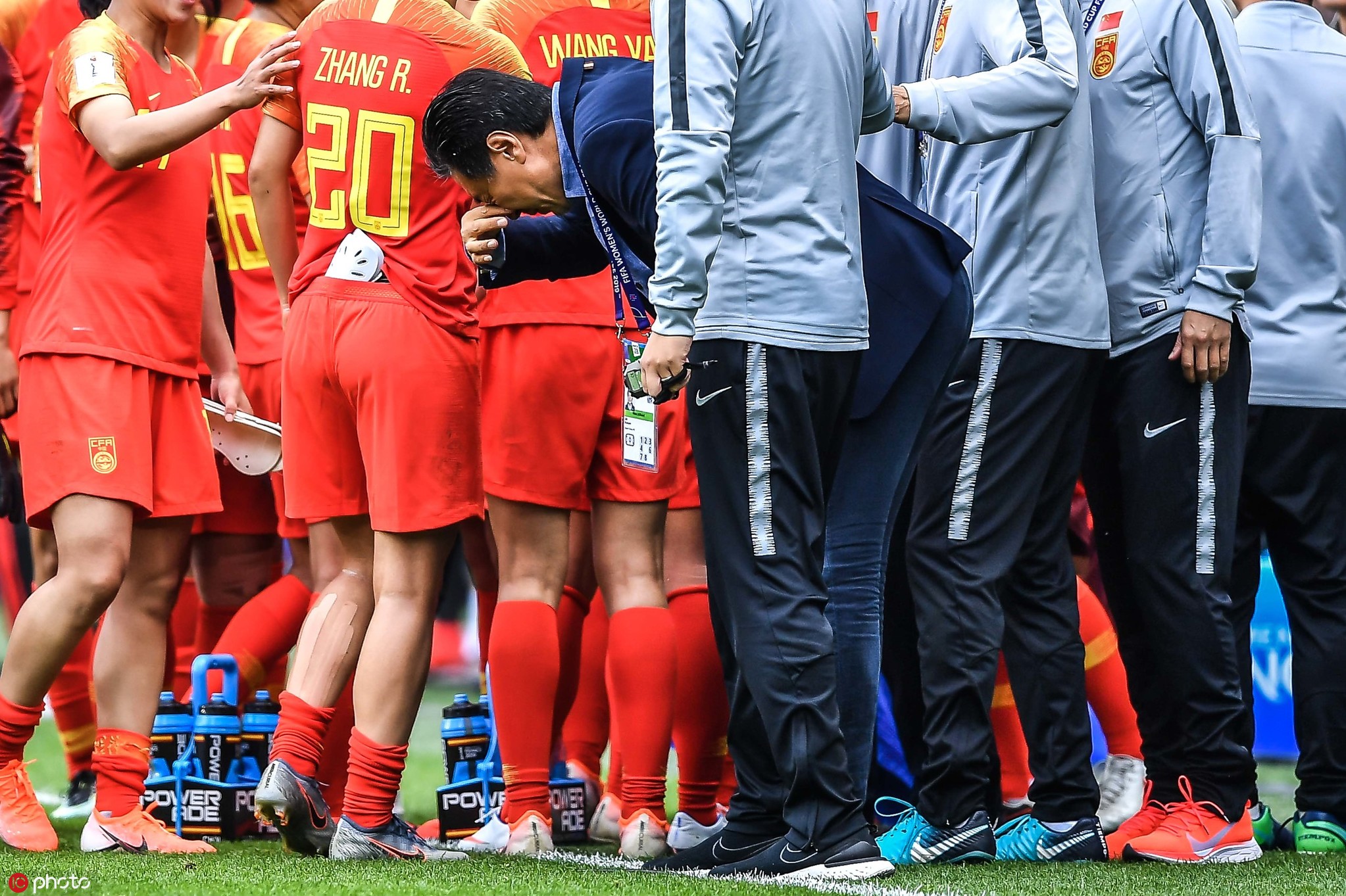 强渡千里!中国足球队迎来强敌,拼尽全力 强渡千里!中国足球队迎来强敌,拼尽全力