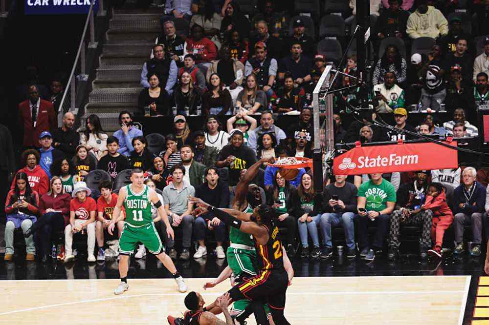 球员技艺高超,赛场上频现绝技的简单介绍 球员技艺高超,赛场上频现绝技的简单介绍