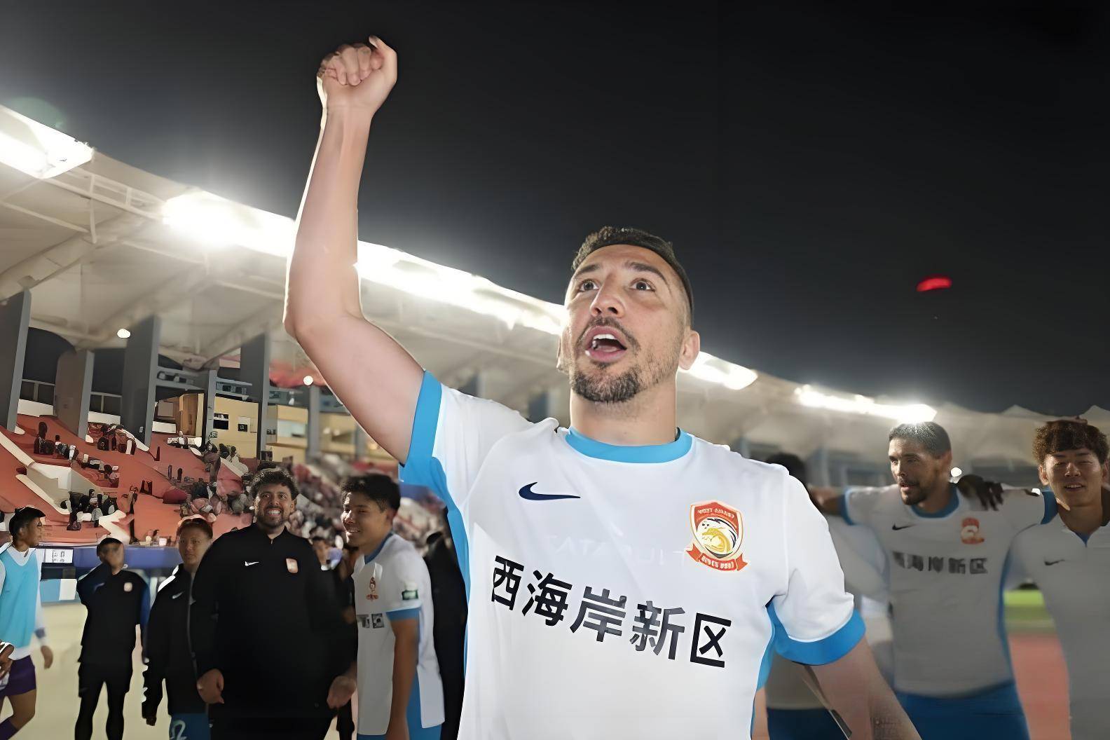 中超比赛球员公开接受粉丝提问答疑 中超比赛球员公开接受粉丝提问答疑