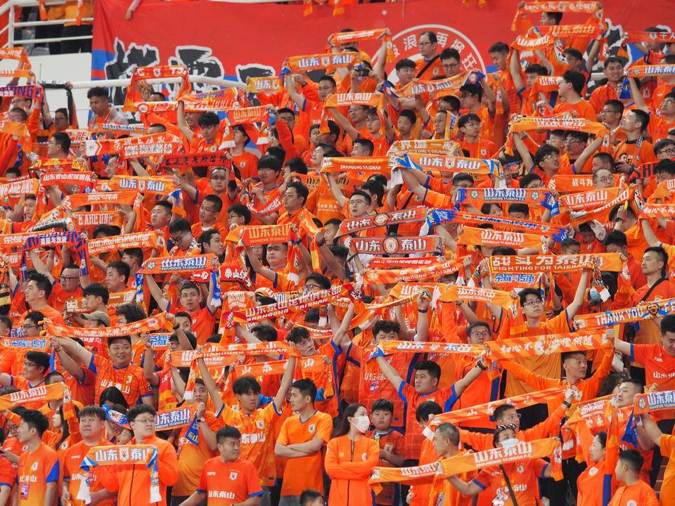 中超比赛球员公开接受粉丝提问答疑 中超比赛球员公开接受粉丝提问答疑